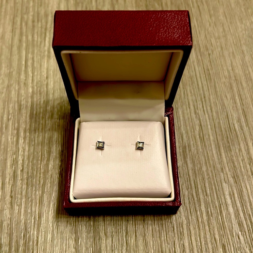 Helzberg diamonds earrings